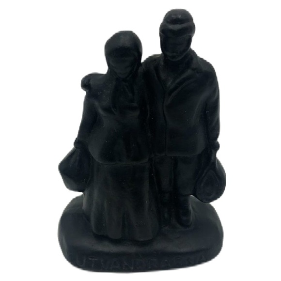 Vintage Cast Iron Utvandrarna Swedish Immigrant - Picture 1 of 11